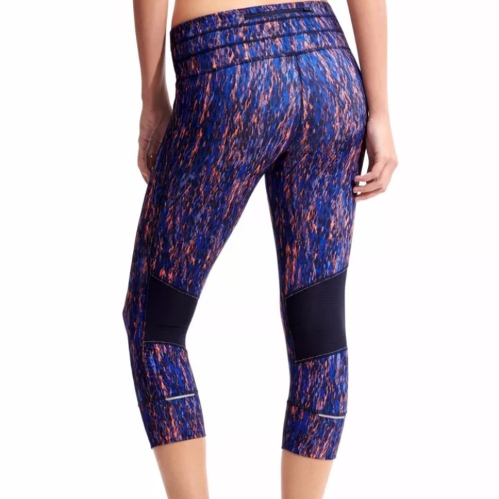 SOLD Athleta Relay Crops small